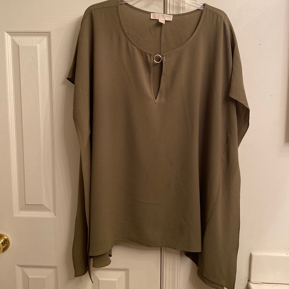 MICHAEL Michael Kors Tops - Michael Kors plus size handkerchief/Hem Top